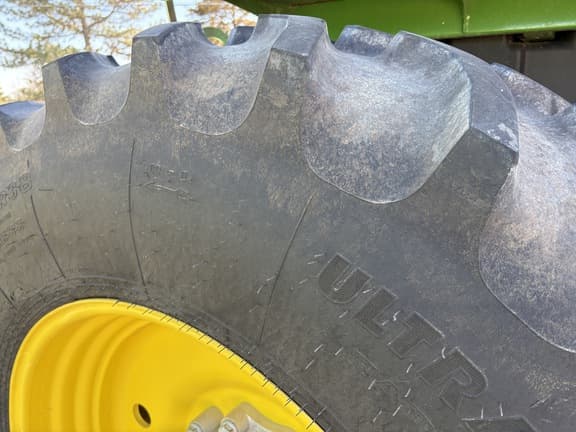 Image of John Deere W235R equipment image 4