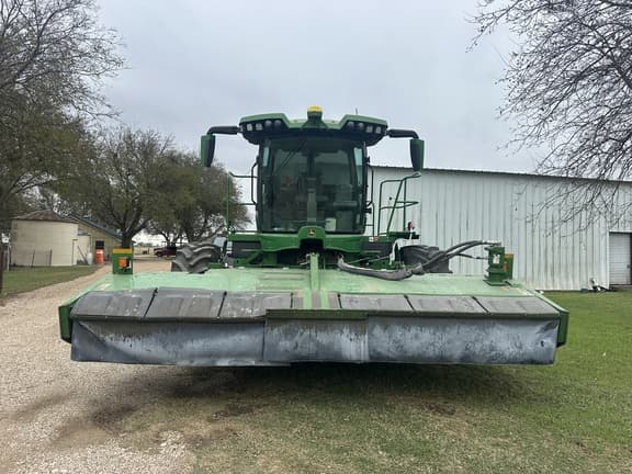 Image of John Deere W235R equipment image 3