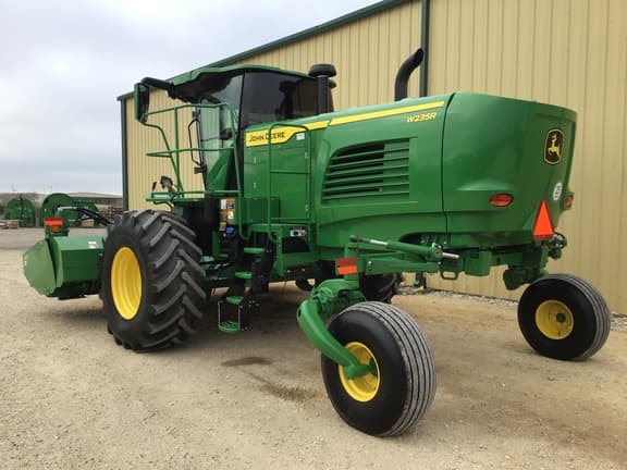 Image of John Deere W235R equipment image 3