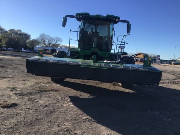 Image of John Deere W235R equipment image 3