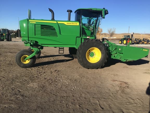 Image of John Deere W235R equipment image 4