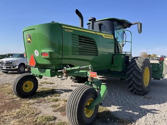 Image of John Deere W235R equipment image 2