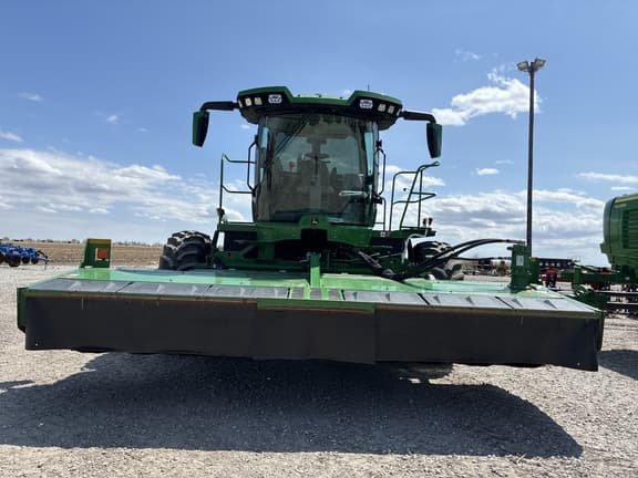 Image of John Deere W235R equipment image 1