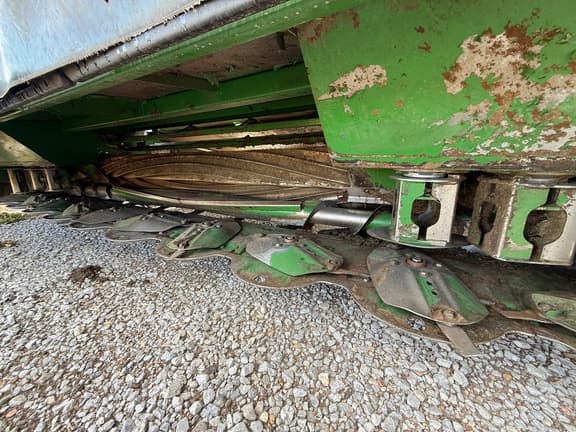 Image of John Deere W235R equipment image 3