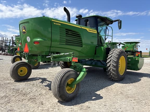 Image of John Deere W235R equipment image 4