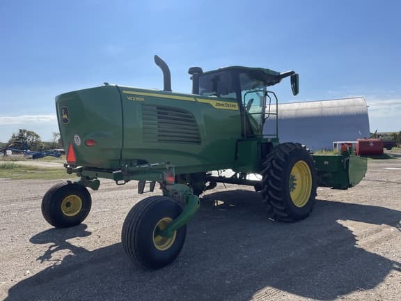 Image of John Deere W235R equipment image 4