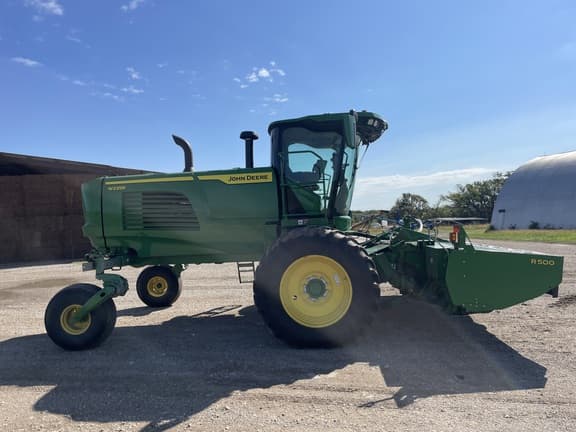 Image of John Deere W235R equipment image 3