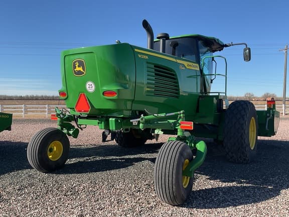 Image of John Deere W235R equipment image 4
