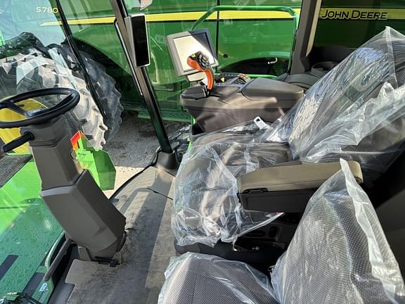 Image of John Deere W235R equipment image 4