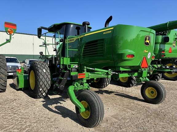 Image of John Deere W235R equipment image 3
