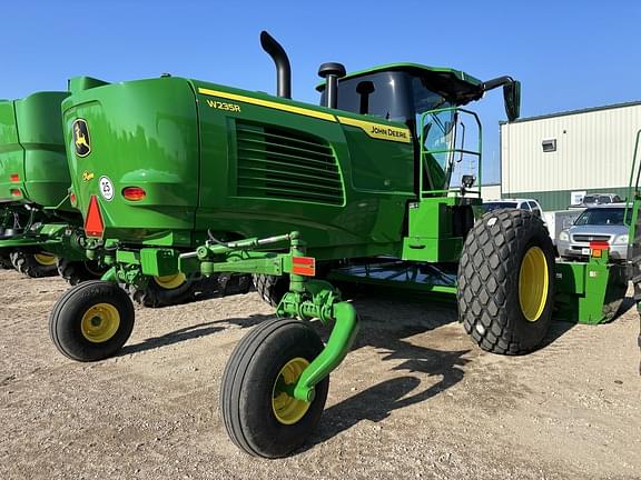 Image of John Deere W235R equipment image 4