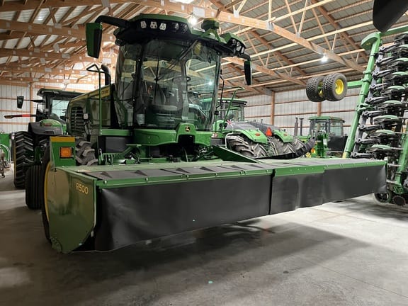 2024 John Deere W235R Equipment Image0