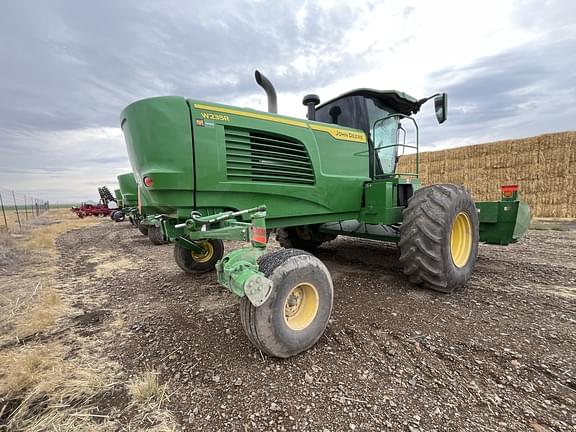 Image of John Deere W235R equipment image 4