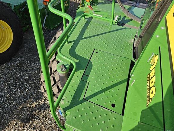 Image of John Deere W235R equipment image 2