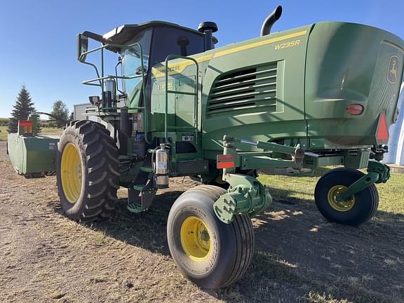 Image of John Deere W235R equipment image 4