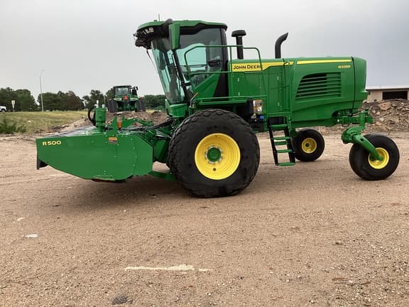 Image of John Deere W235R equipment image 4