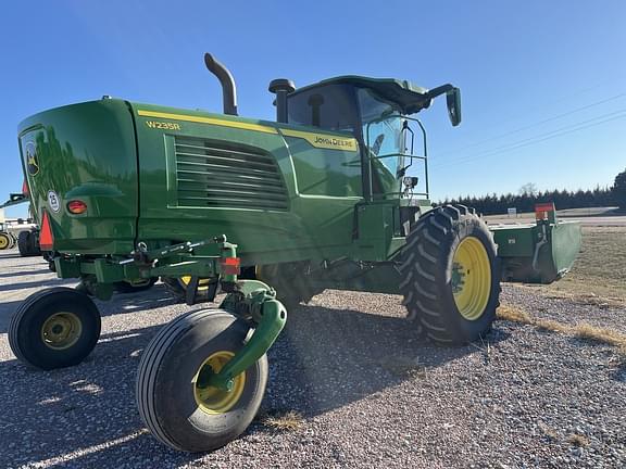 Image of John Deere W235 equipment image 3