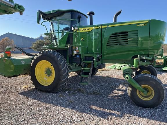 Image of John Deere W235R equipment image 2