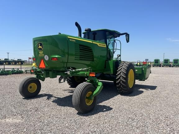 Image of John Deere W235R equipment image 4