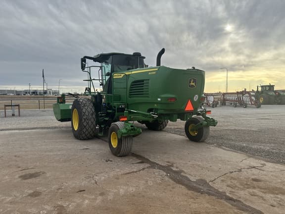 Image of John Deere W235R equipment image 2