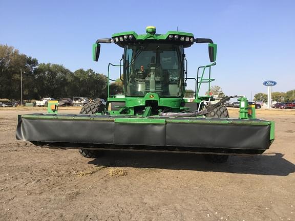 Image of John Deere W235 equipment image 4