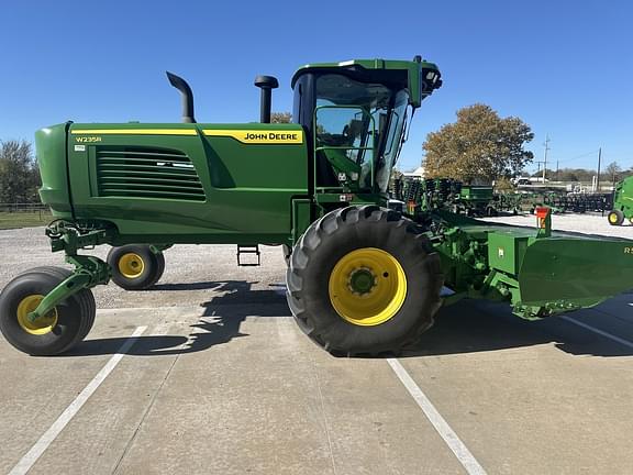 Image of John Deere W235R equipment image 3