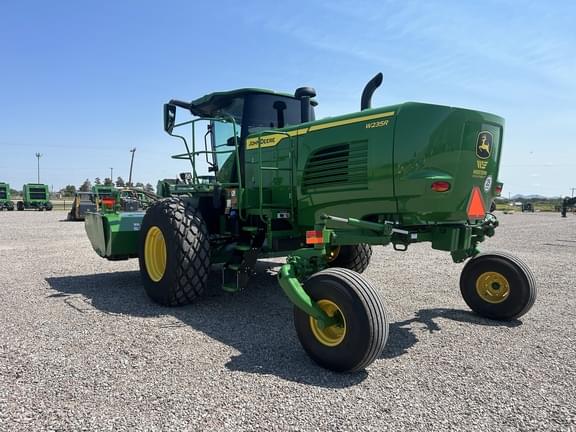 Image of John Deere W235R equipment image 2