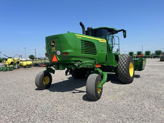 Image of John Deere W235R equipment image 4