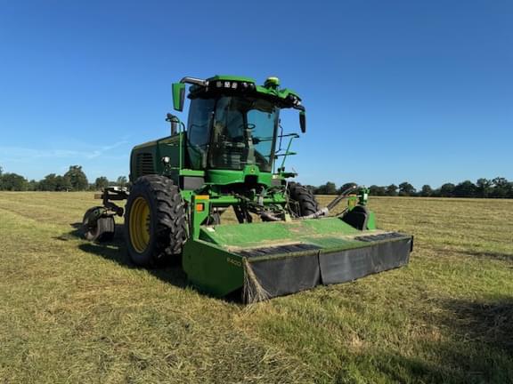 Image of John Deere W235R equipment image 3
