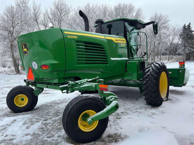 Image of John Deere W235R equipment image 3