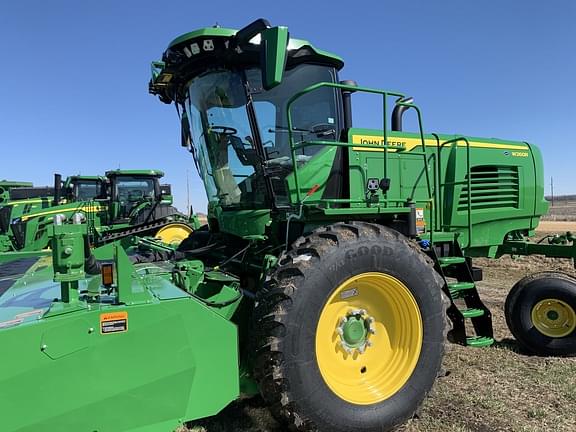 Image of John Deere W235R equipment image 3