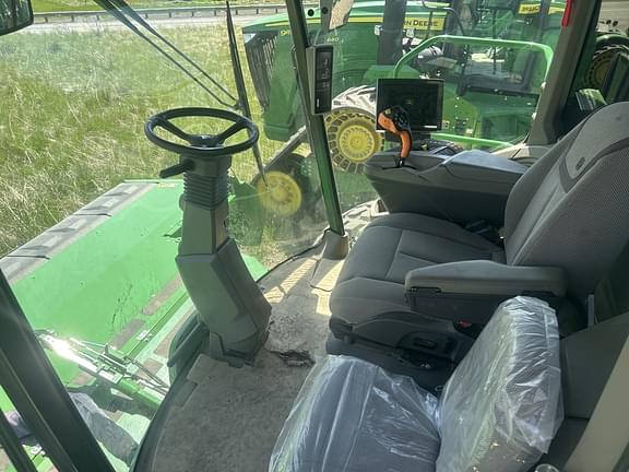 Image of John Deere W260R equipment image 4