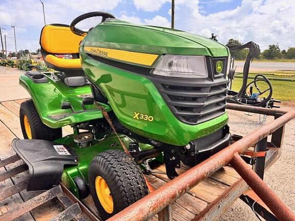 Image of John Deere X330 equipment image 4