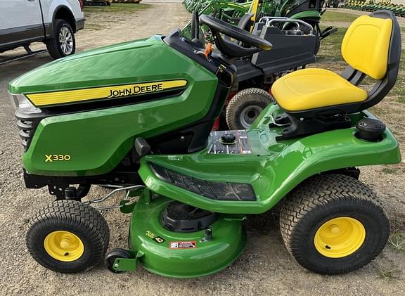 Image of John Deere X330 equipment image 4