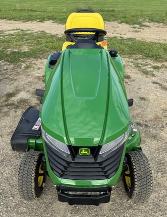 Image of John Deere X330 equipment image 1