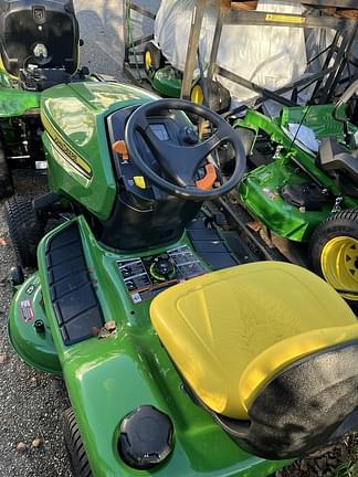 Image of John Deere X330 equipment image 3