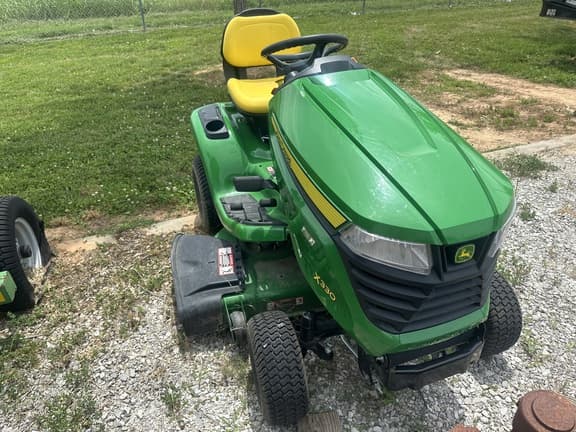 Image of John Deere X330 equipment image 1