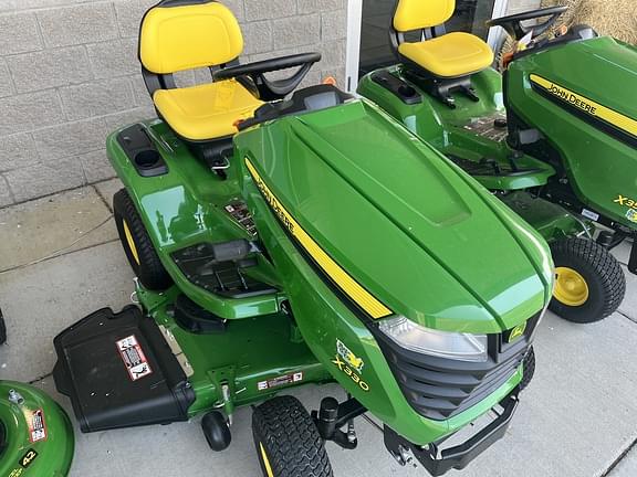 Image of John Deere X330 equipment image 3