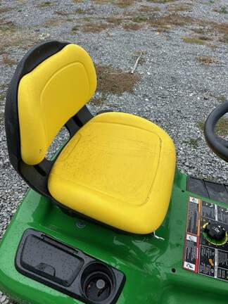 Image of John Deere X330 equipment image 4
