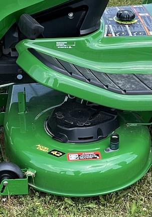 Image of John Deere X330 equipment image 4
