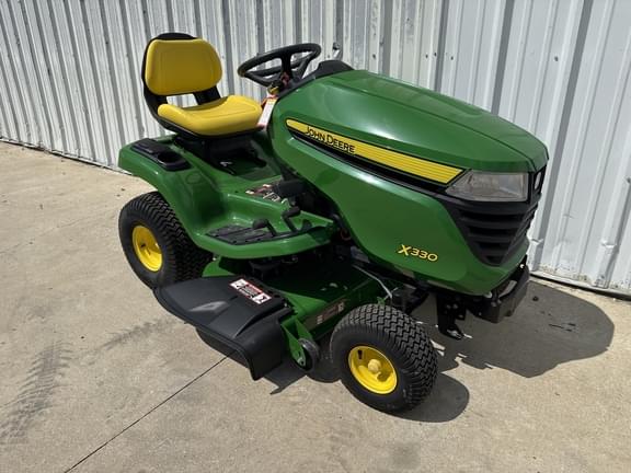 Image of John Deere X330 equipment image 4