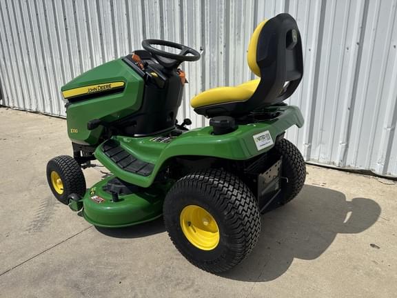 Image of John Deere X330 equipment image 2