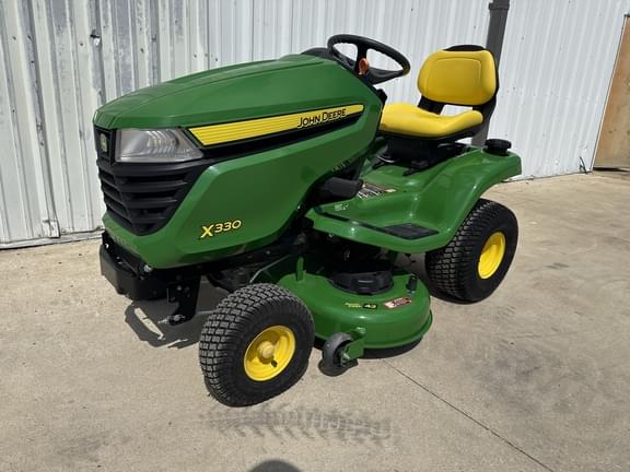 Image of John Deere X330 equipment image 1