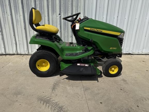 Image of John Deere X330 equipment image 3