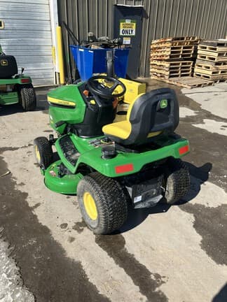 Image of John Deere X330 equipment image 3