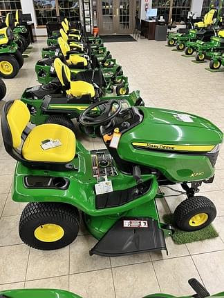 Image of John Deere X330 equipment image 3