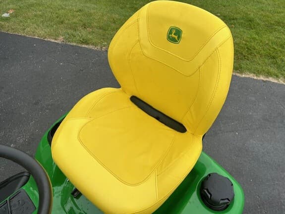 Image of John Deere X354 equipment image 4