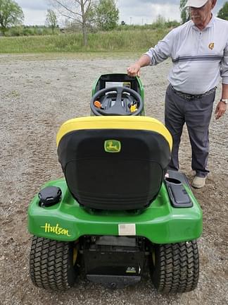 Image of John Deere X370 equipment image 4
