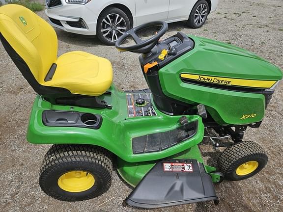 Image of John Deere X370 equipment image 1