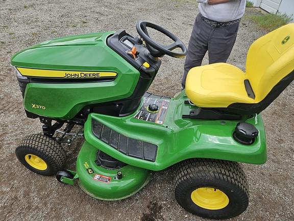 Image of John Deere X370 equipment image 2
